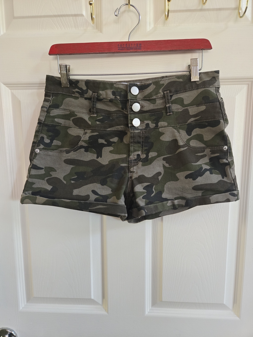 No Boundaries Camo High-Rise Button-Front Junior’s Shorts